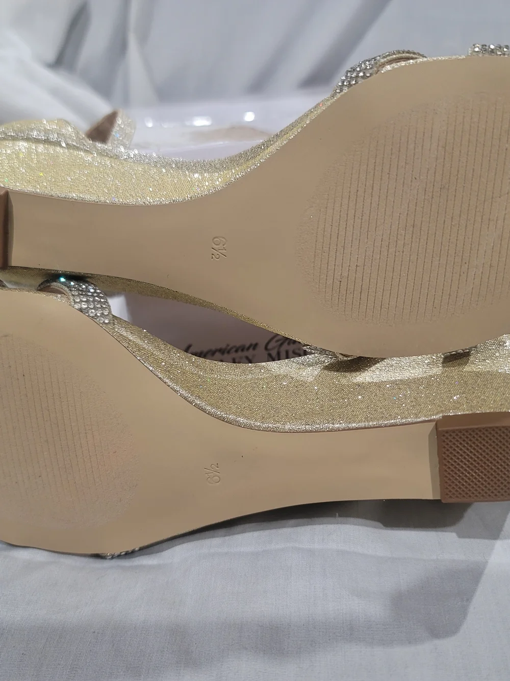 New In Box Badgley Mischka Gold Wedge Sandals Size 6.5 - Sparkly Wedding